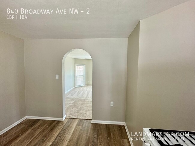 Photo - 840 Broadway Ave NW Unidad 2