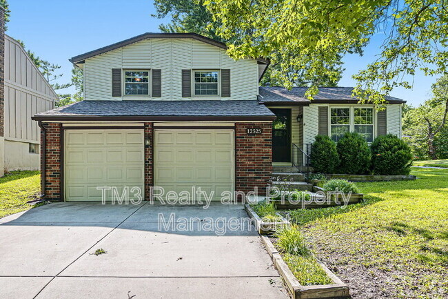 Building Photo - 12525 S Locust St Rental