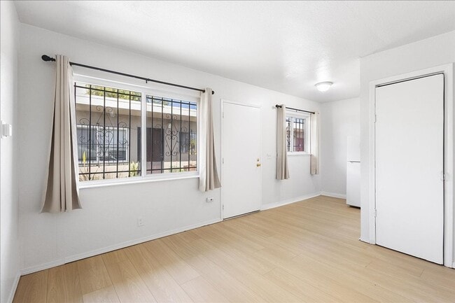 Building Photo - 1843-1847 E 25th St Unit 1847 E. 25th St. #8