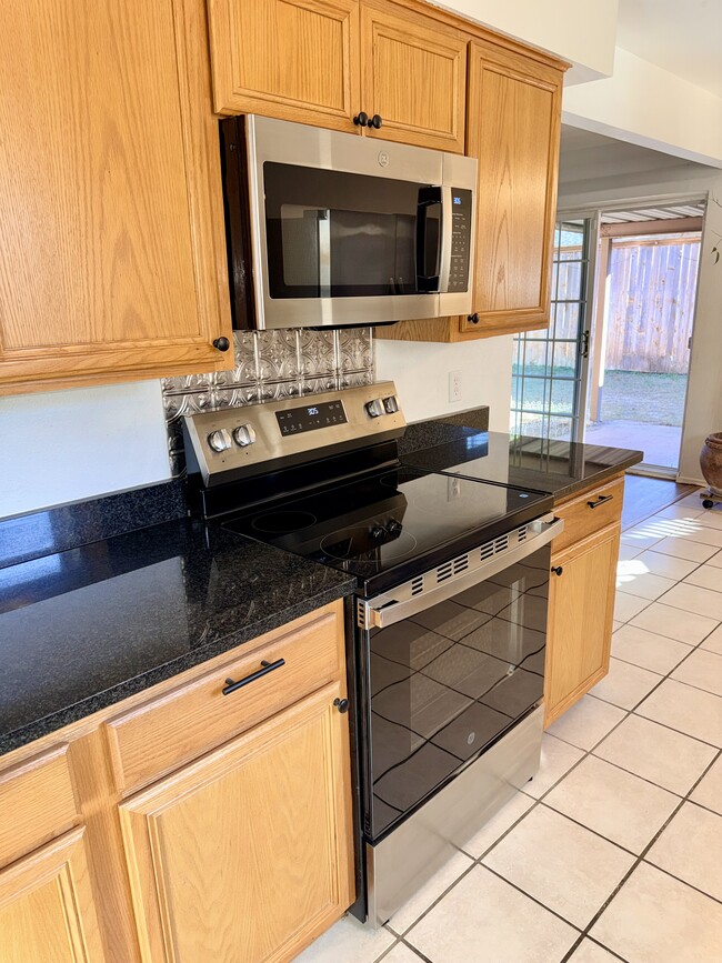 Photo - 5904 Oak Hill Rd