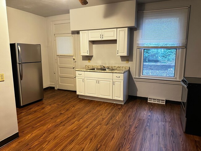 Photo - 526 Westinghouse Ave Unit 1