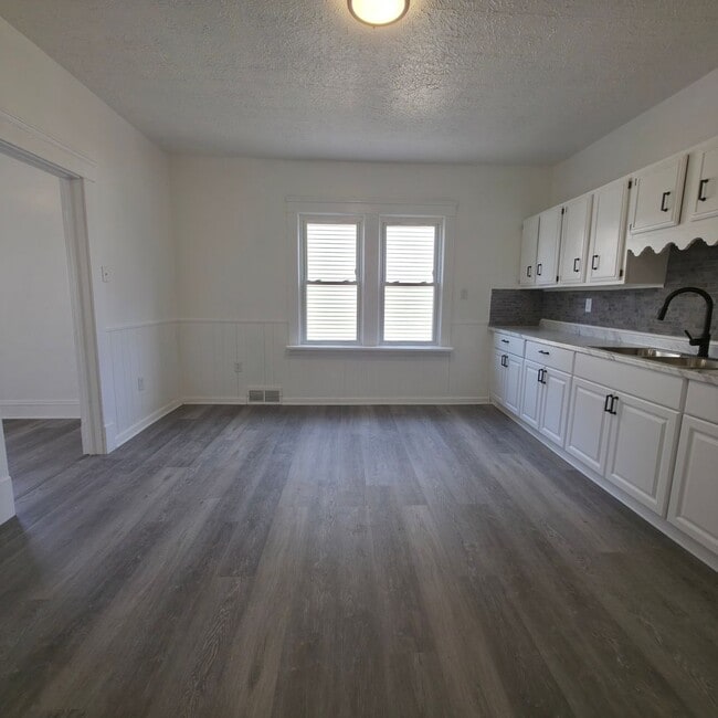 Photo - 6514 Gertrude Ave Unidad Down