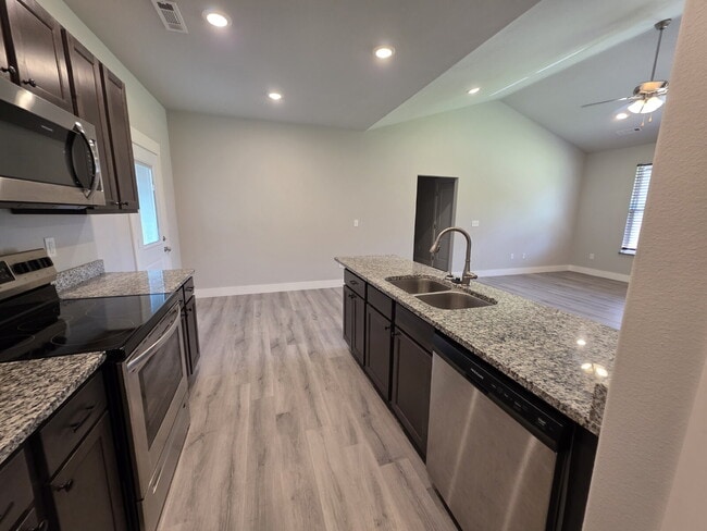 Photo - 13 Lockhart Ln