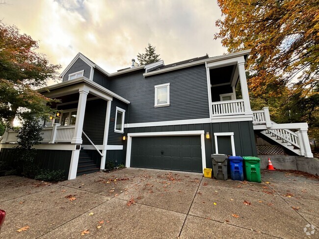 Building Photo - Beautiful Craftsman Style Home Close to OHSU