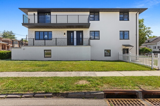 Building Photo - 302 E Harriet Ave Unit # A