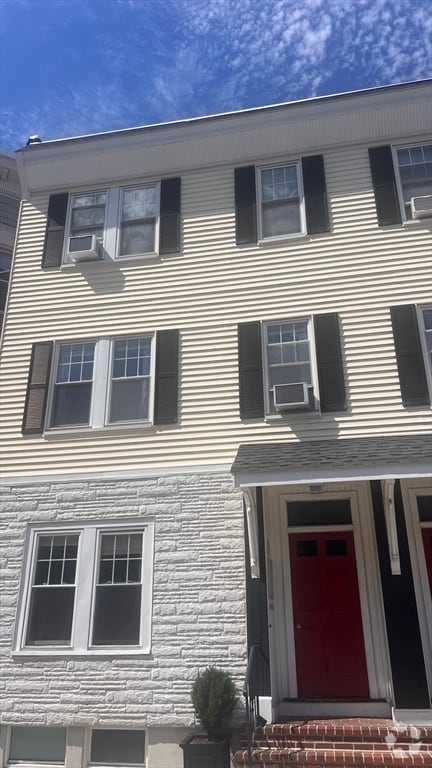Building Photo - 428 E 3rd St Rental