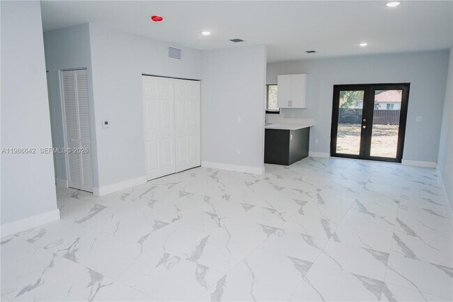 Photo - 521 NW 22nd Ave