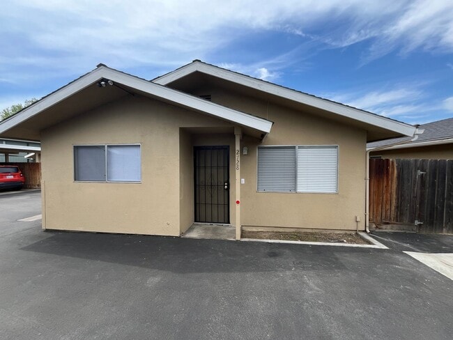 Building Photo - 2967 Unit 2728