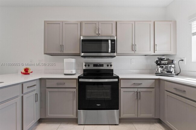 Photo - 377 NE 1st St