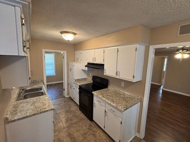 Photo - 6810 Sycamore Hill Dr