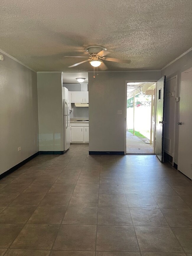 Photo - 2BR/1BA - Duplex located off of South Mill...