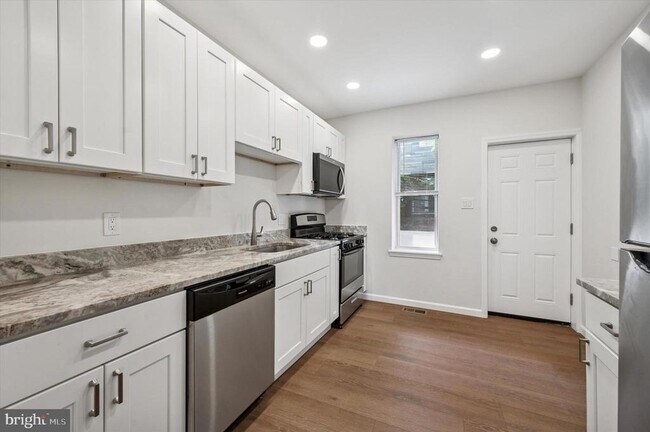 Photo - 2318 Fernon St