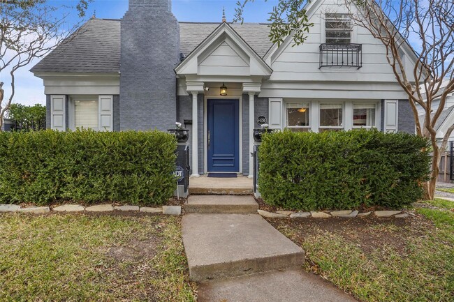 Single Family Home in Arlington Heights - Single Family Home in Arlington Heights