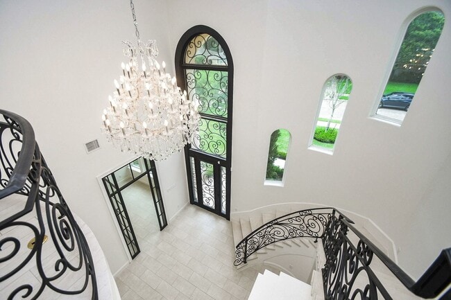 422 Mignon Ln