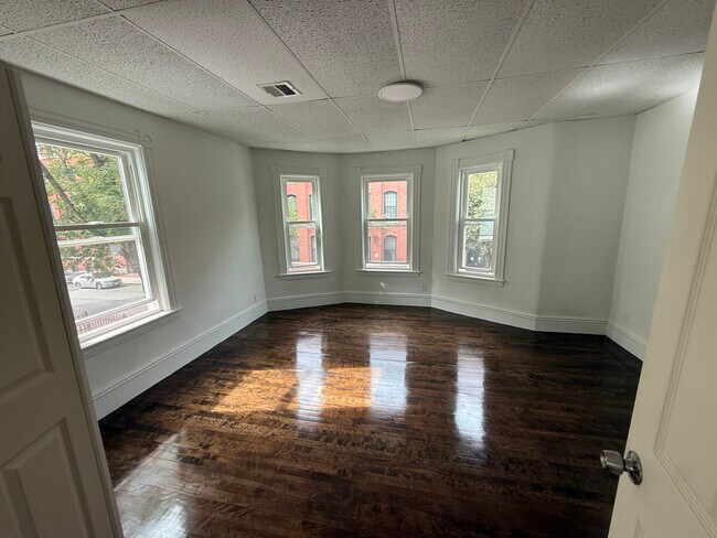 Photo - 25 Wyman St Apartments