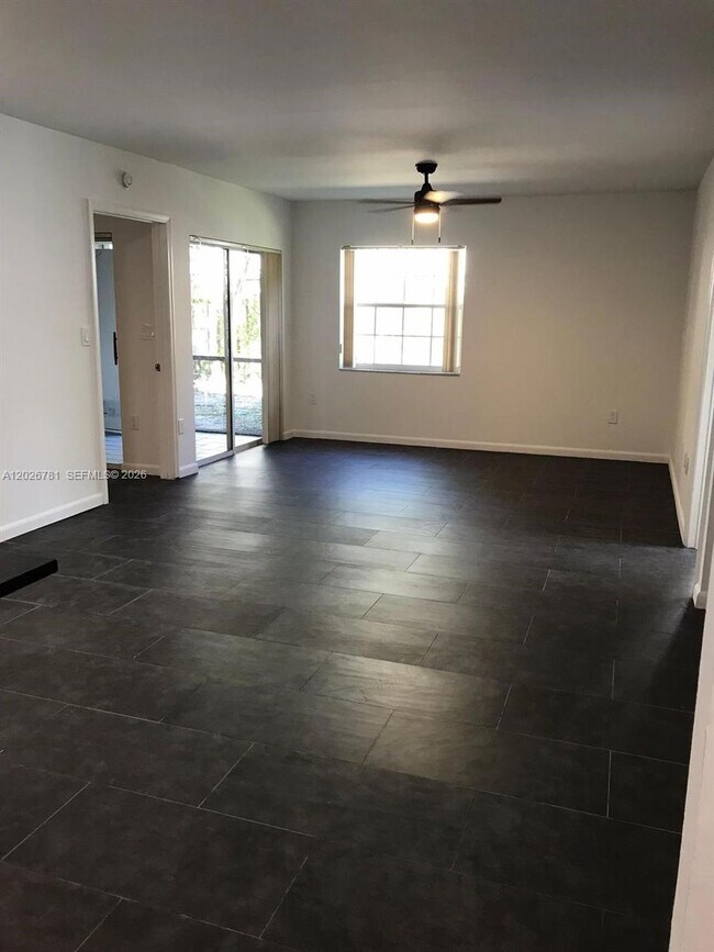 Photo - 462 NE 210th Cir Terrace Unidad 101-9