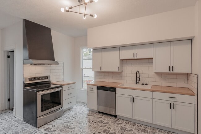 Photo - 245 S 28th St
