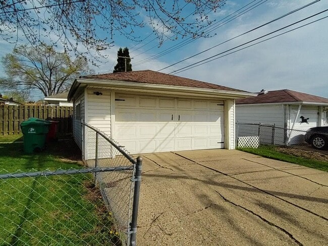 Photo - Beautiful, sprawling, brick ranch - $1600/mo