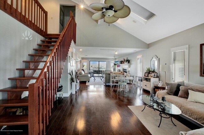 Photo - 374 Aldo Dr