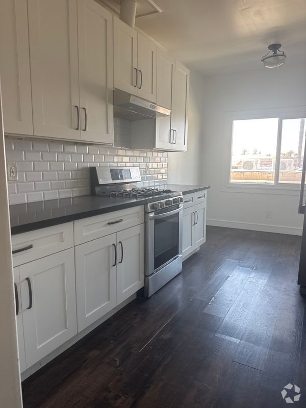 Building Photo - 4572 W Adams Blvd Rental
