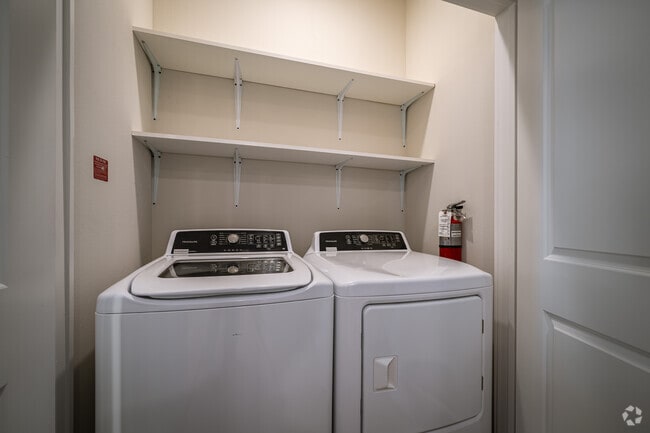 1BR, 1BA - 716SF