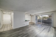 2 habitaciones, 2 baños - 1100 pies cuadrados - Sala de estar