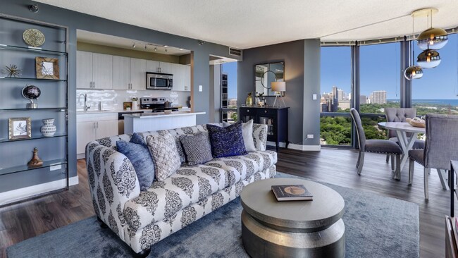 Photo - 1660 N LaSalle St