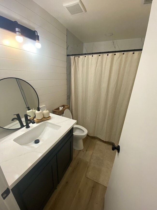 Photo - Beautiful updated home for rent In Visalia...