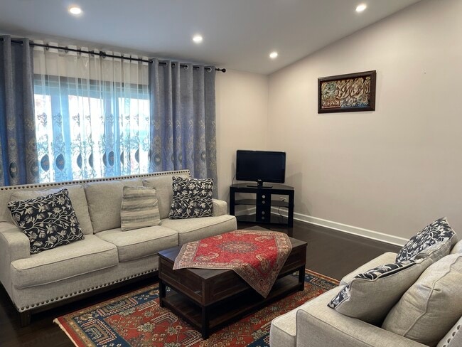 Photo - 1925 E Waverly Ln