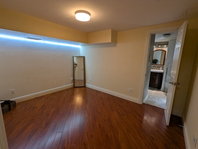 Photo - 205 Indian Grv Unit Lower