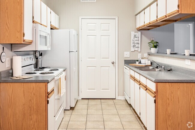 1BR, 1BA - 700SF - Kitchen - Rancho Sierra Apartments