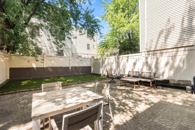 Building Photo - 65 Webster Ave Unit 1B Rental