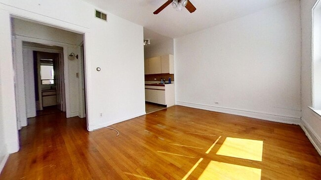 Building Photo - Top Floor Sheridan Park Studio Unit 4653 3E Rental