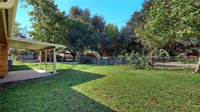 Photo - 1609 Castlewood Ct