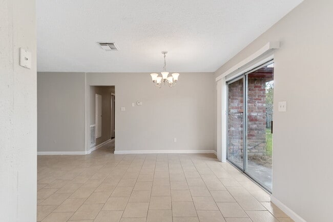 Photo - 743 Deercrest St