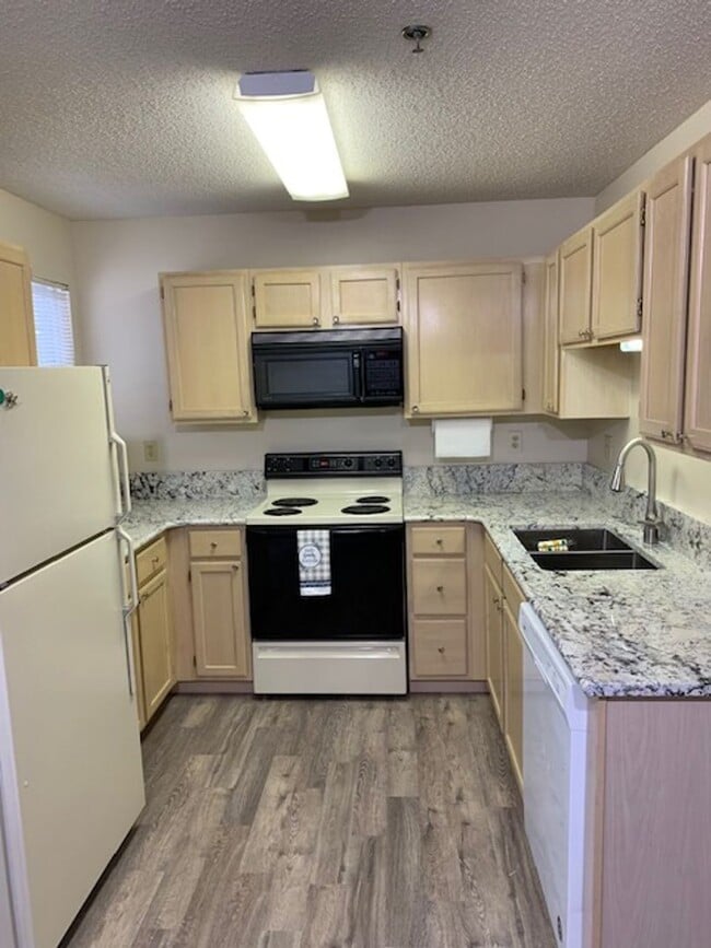 Photo - Renovated Nice Garden Level 2 bedroom 2 Bath Apartment near Branson Hills Unit #I