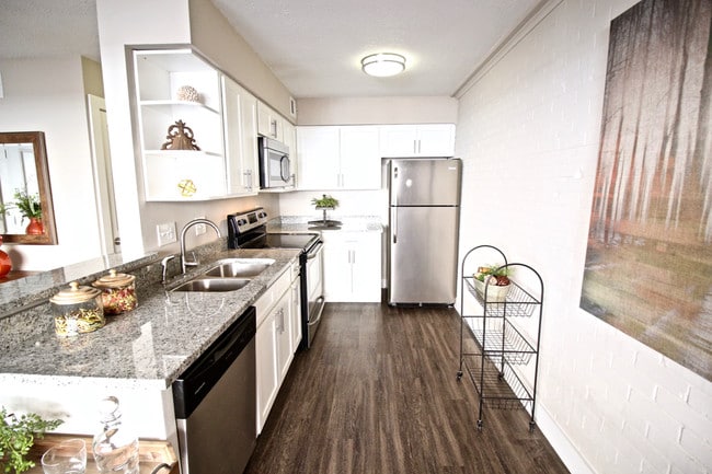 Large kitchen! - Lakota on Grand