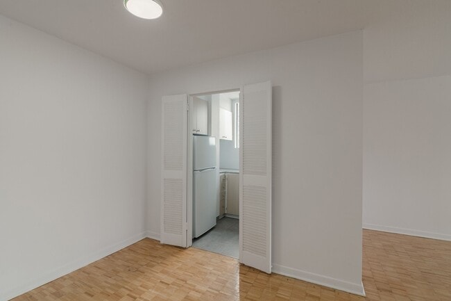 Building Photo - 1975 Maisonneuve Blvd W Unit 1211