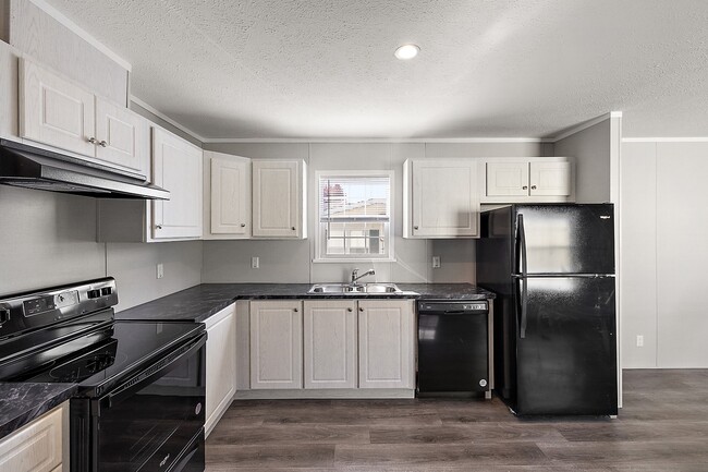 Photo - 612 Fenwick Ln