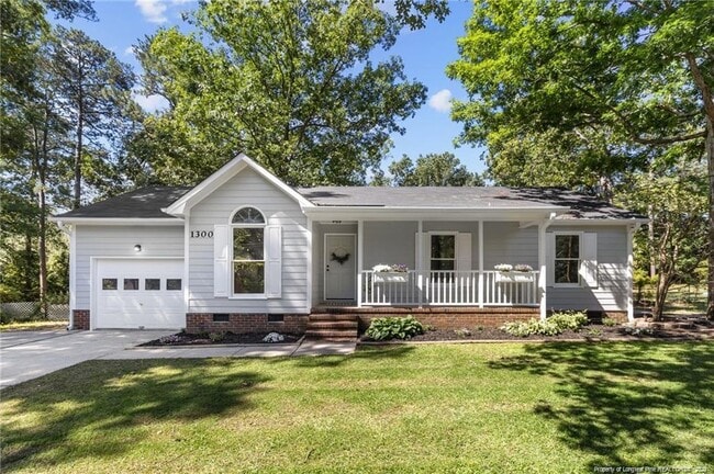 Building Photo - 1300 Calla Cir