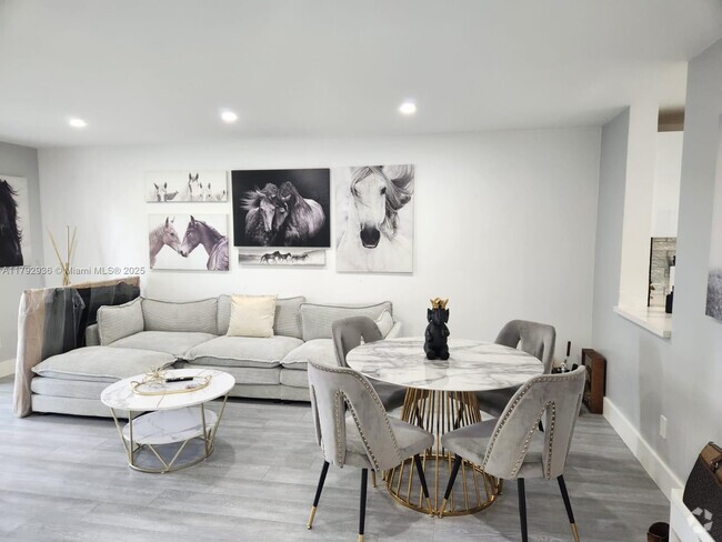 Building Photo - 17000 NW 67th Ave Unit 311 Rental