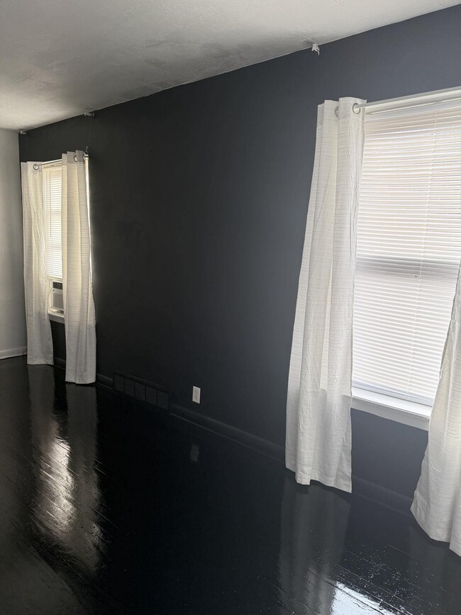 Photo - 8754 Riverview Blvd Apartamentos Unidad #2S