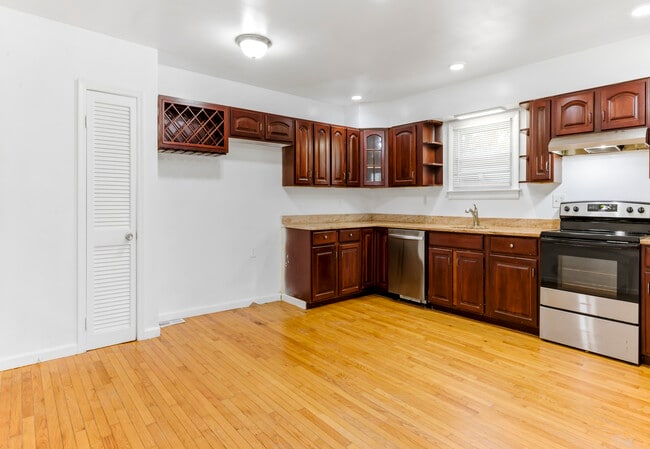 Photo - 107 River Rd Dr