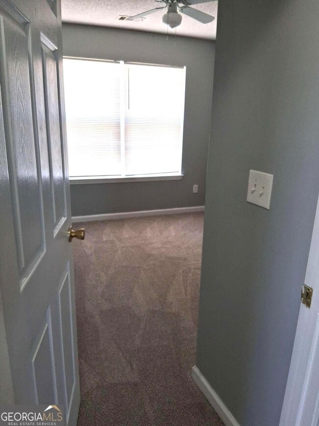 Photo - 132 Hawkeye Ln NW