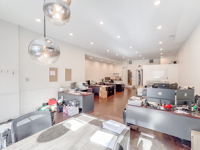 Photo - 1724 W Belmont Ave Unit tnoferotS