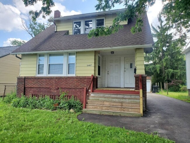 Building Photo - 13407 Puritas Ave Unit 13407
