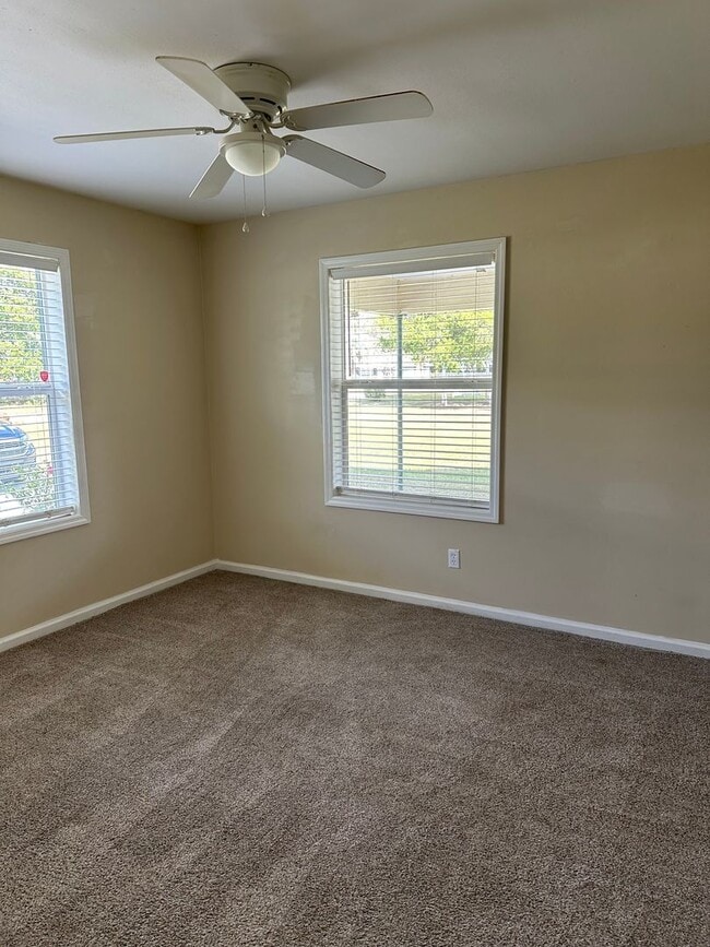 Photo - FOR RENT