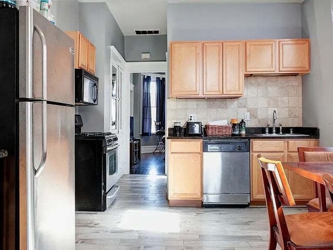 Photo - 2552 N Southport Ave Unit 2F