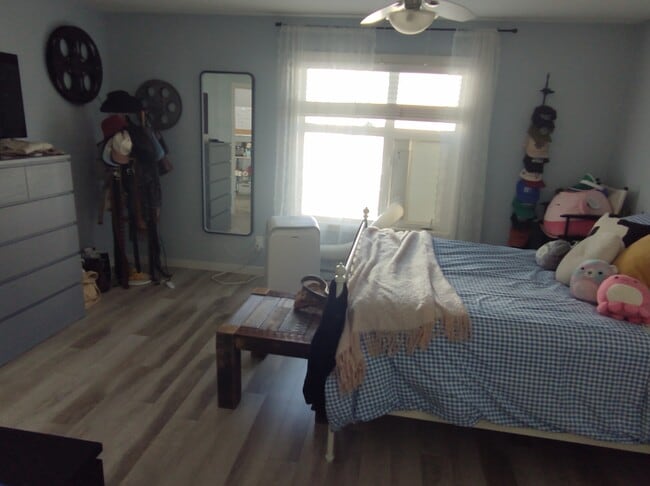 Photo - 533 Yates Rd