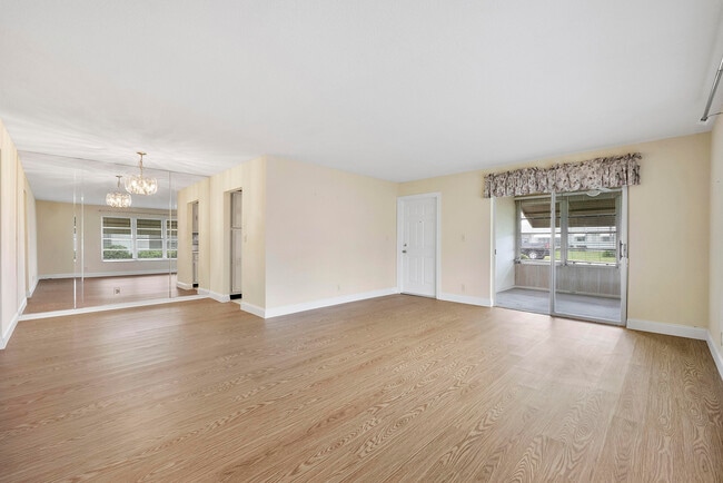 Photo - 212 W High Point Terrace